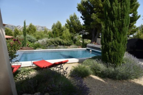 magnificent detached villa with heated swimming pool and jacuzzi, in aureille, in the alpilles – 8 people